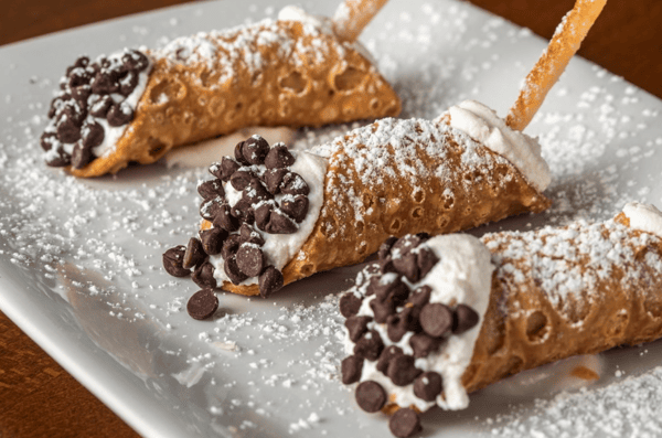 Tre Mini Cannoli